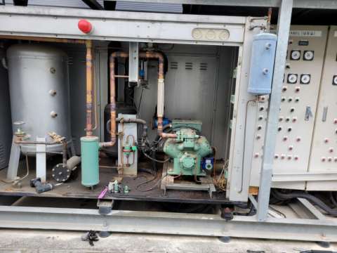 거제 사슴농장영농조합 냉동실 비츠50HP(60평) 콤프교환작업